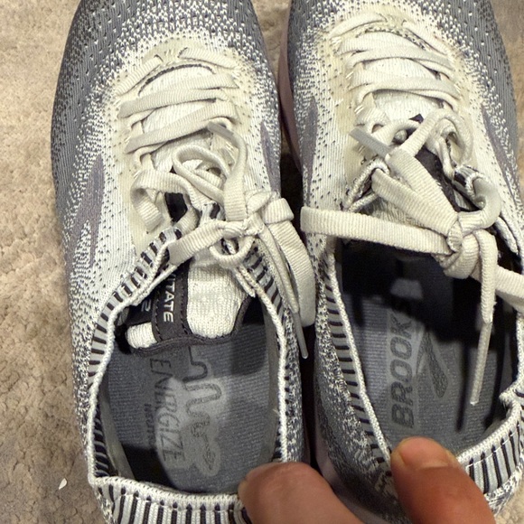 Brooks Levitate 2 Women's Running Shoes Size 9.5 B (Medium) Gray and pink EUC - Picture 9 of 9